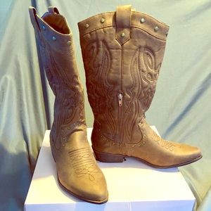 Dolley Heeled Boot